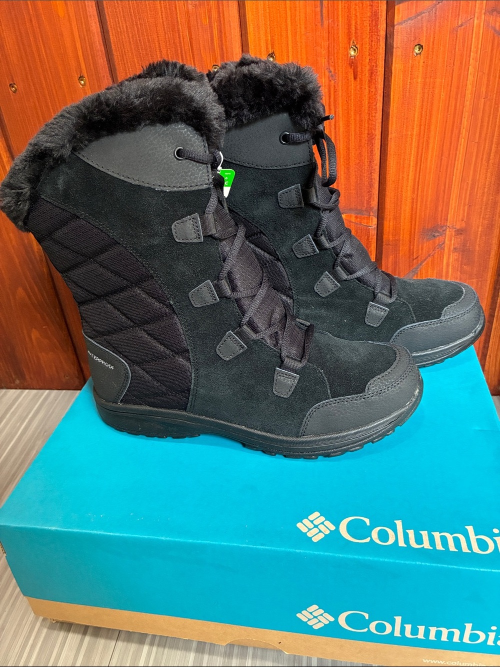 Columbia Women's Black Faux-Fur Trim Lace-Up Winter Boots